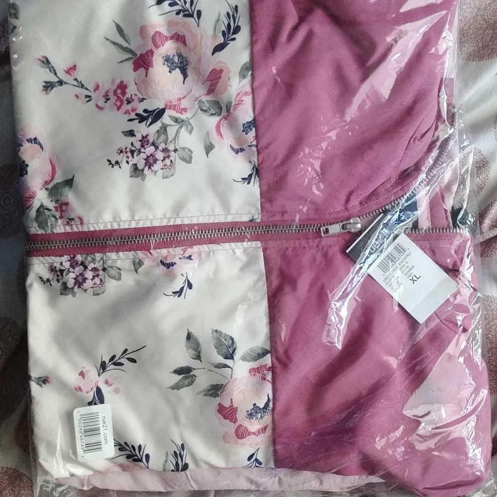 Rue 21 Wind Breaker size XL